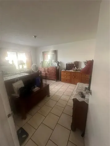 5851 Washington Street Hollywood FL 33121