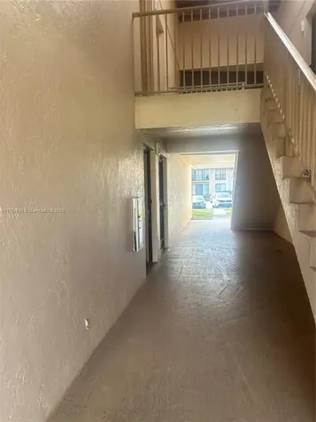5851 Washington Street Hollywood FL 33121