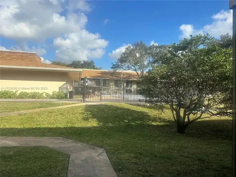 5851 Washington Street Hollywood FL 33121