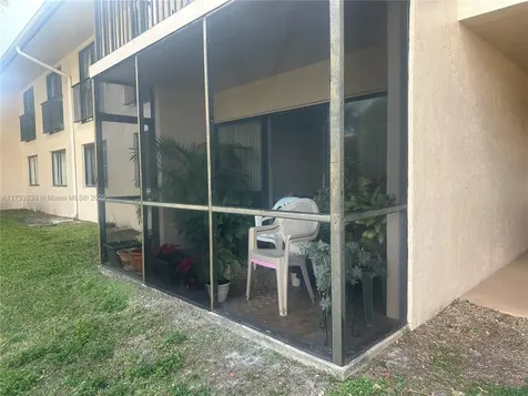 5851 Washington Street Hollywood FL 33121