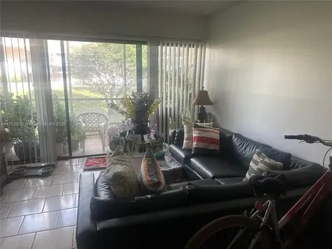 5851 Washington Street Hollywood FL 33121