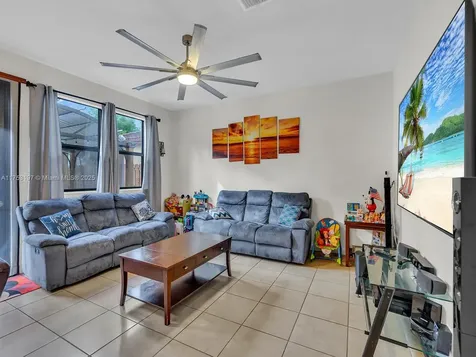726 SE 37th Place Homestead FL 33033