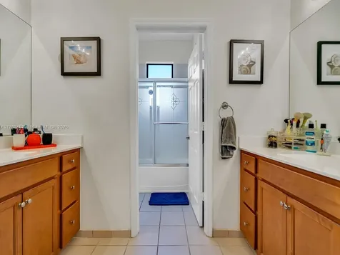 726 SE 37th Place Homestead FL 33033