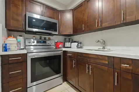 4801 NW 7th Street Miami FL 33126