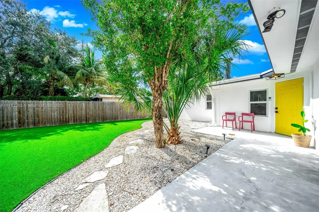 362 Glouchester Street Boca Raton FL 33487