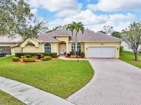 6922 E Mariposa Circle E Pembroke Pines FL 33331