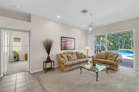 6922 E Mariposa Circle E Pembroke Pines FL 33331