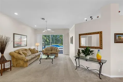 6922 E Mariposa Circle E Pembroke Pines FL 33331