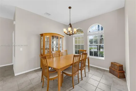 6922 E Mariposa Circle E Pembroke Pines FL 33331