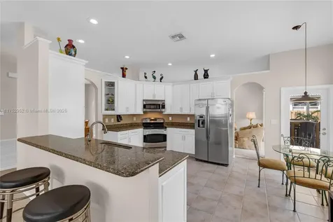 6922 E Mariposa Circle E Pembroke Pines FL 33331