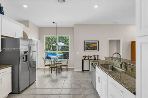6922 E Mariposa Circle E Pembroke Pines FL 33331