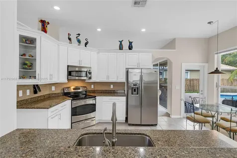 6922 E Mariposa Circle E Pembroke Pines FL 33331
