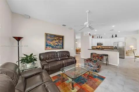 6922 E Mariposa Circle E Pembroke Pines FL 33331