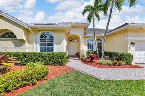 6922 E Mariposa Circle E Pembroke Pines FL 33331