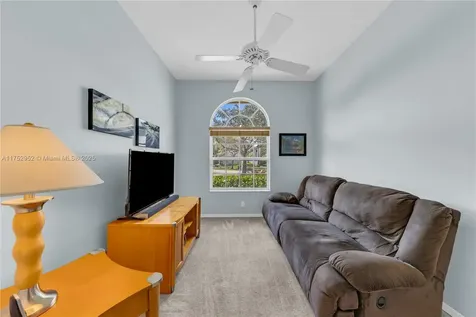 6922 E Mariposa Circle E Pembroke Pines FL 33331