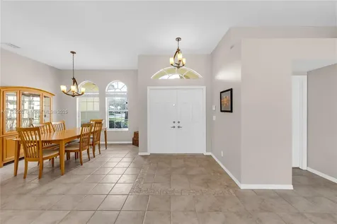 6922 E Mariposa Circle E Pembroke Pines FL 33331