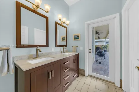 6922 E Mariposa Circle E Pembroke Pines FL 33331
