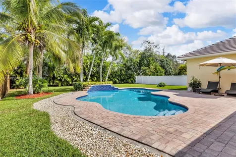 6922 E Mariposa Circle E Pembroke Pines FL 33331