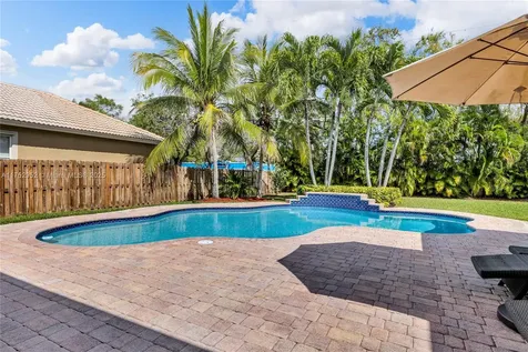 6922 E Mariposa Circle E Pembroke Pines FL 33331