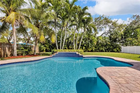 6922 E Mariposa Circle E Pembroke Pines FL 33331