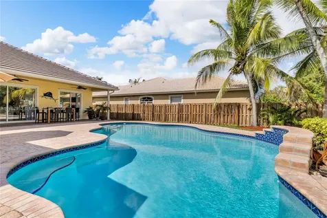 6922 E Mariposa Circle E Pembroke Pines FL 33331