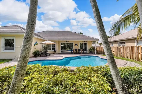 6922 E Mariposa Circle E Pembroke Pines FL 33331