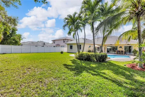 6922 E Mariposa Circle E Pembroke Pines FL 33331