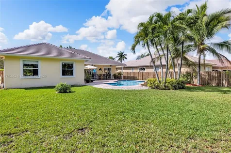 6922 E Mariposa Circle E Pembroke Pines FL 33331