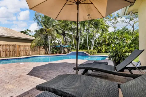 6922 E Mariposa Circle E Pembroke Pines FL 33331