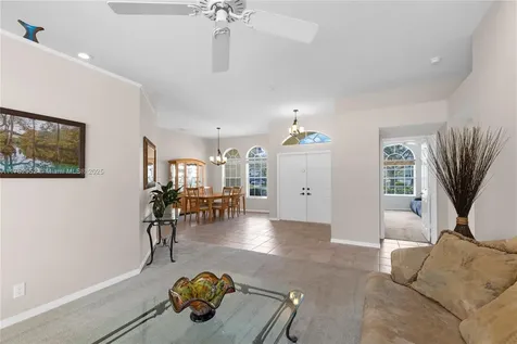 6922 E Mariposa Circle E Pembroke Pines FL 33331