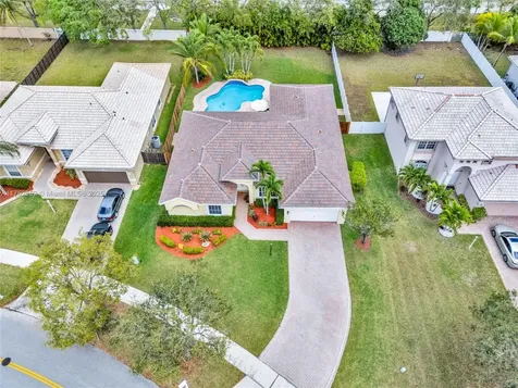 6922 E Mariposa Circle E Pembroke Pines FL 33331