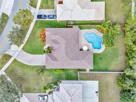 6922 E Mariposa Circle E Pembroke Pines FL 33331