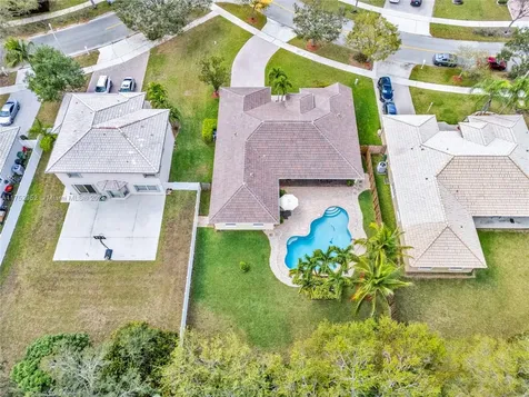 6922 E Mariposa Circle E Pembroke Pines FL 33331