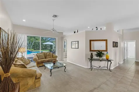 6922 E Mariposa Circle E Pembroke Pines FL 33331
