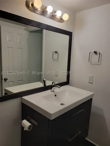 1470 NE 123rd Street North Miami FL 33161