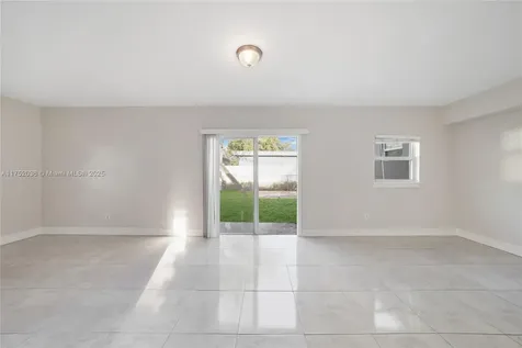 4241 SW 39th Street West Park FL 33023