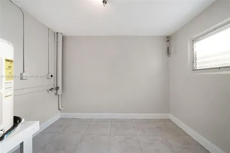 4241 SW 39th Street West Park FL 33023