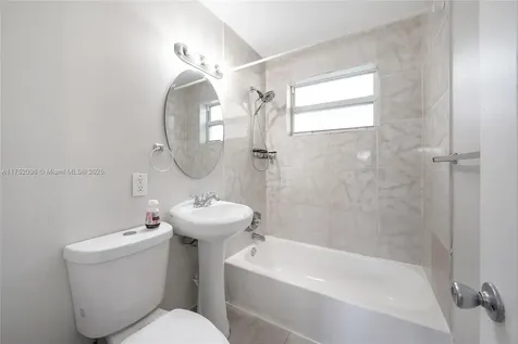 4241 SW 39th Street West Park FL 33023