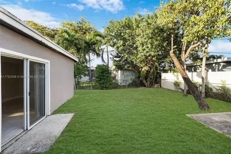 4241 SW 39th Street West Park FL 33023