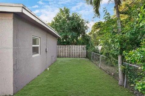 4241 SW 39th Street West Park FL 33023