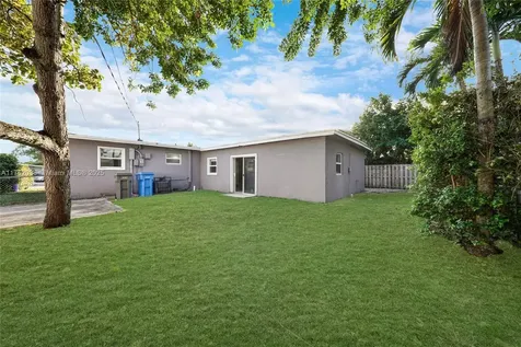 4241 SW 39th Street West Park FL 33023