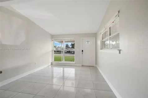 4241 SW 39th Street West Park FL 33023