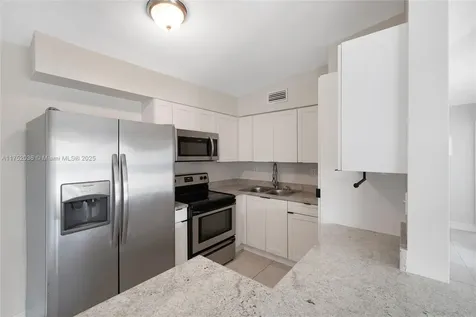 4241 SW 39th Street West Park FL 33023