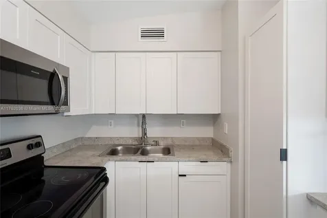 4241 SW 39th Street West Park FL 33023