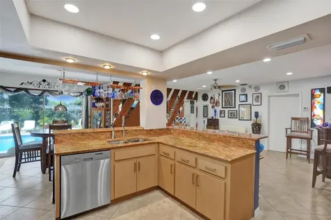 7260 SW 20th Street Plantation FL 33317