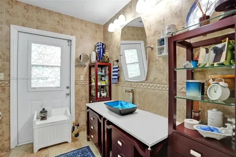 7260 SW 20th Street Plantation FL 33317