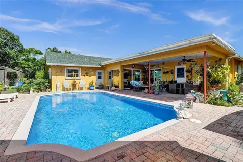 7260 SW 20th Street Plantation FL 33317