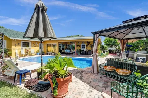 7260 SW 20th Street Plantation FL 33317