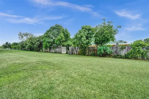 7260 SW 20th Street Plantation FL 33317