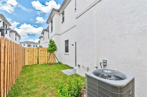 523 SW 19th Terrace Fort Lauderdale FL 33312